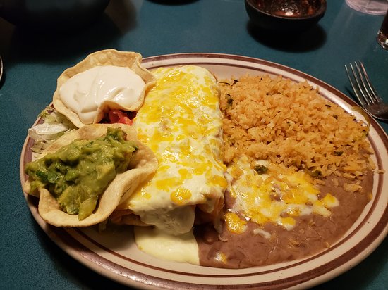 Enchi Super Ranchera, five enchiladas on one plate