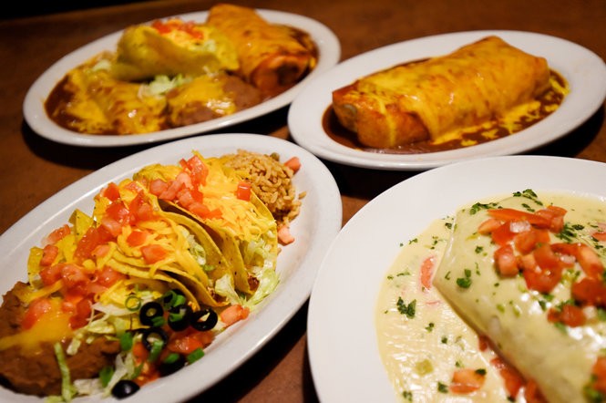 Milanesa with beans, guacamole and flour tortillas